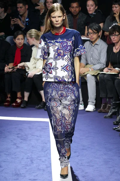 Look 3